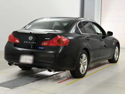NISSAN SKYLINE