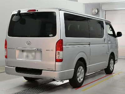 TOYOTA REGIUS VAN