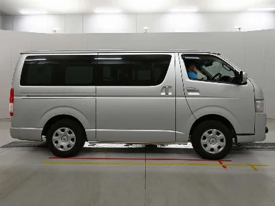 TOYOTA REGIUS VAN