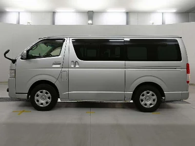 TOYOTA REGIUS VAN