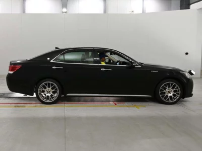 TOYOTA CROWN MAJESTA