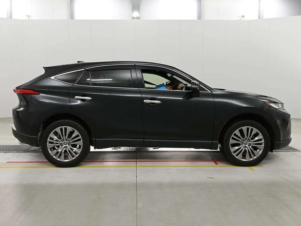 Toyota HARRIER HYBRID 2022