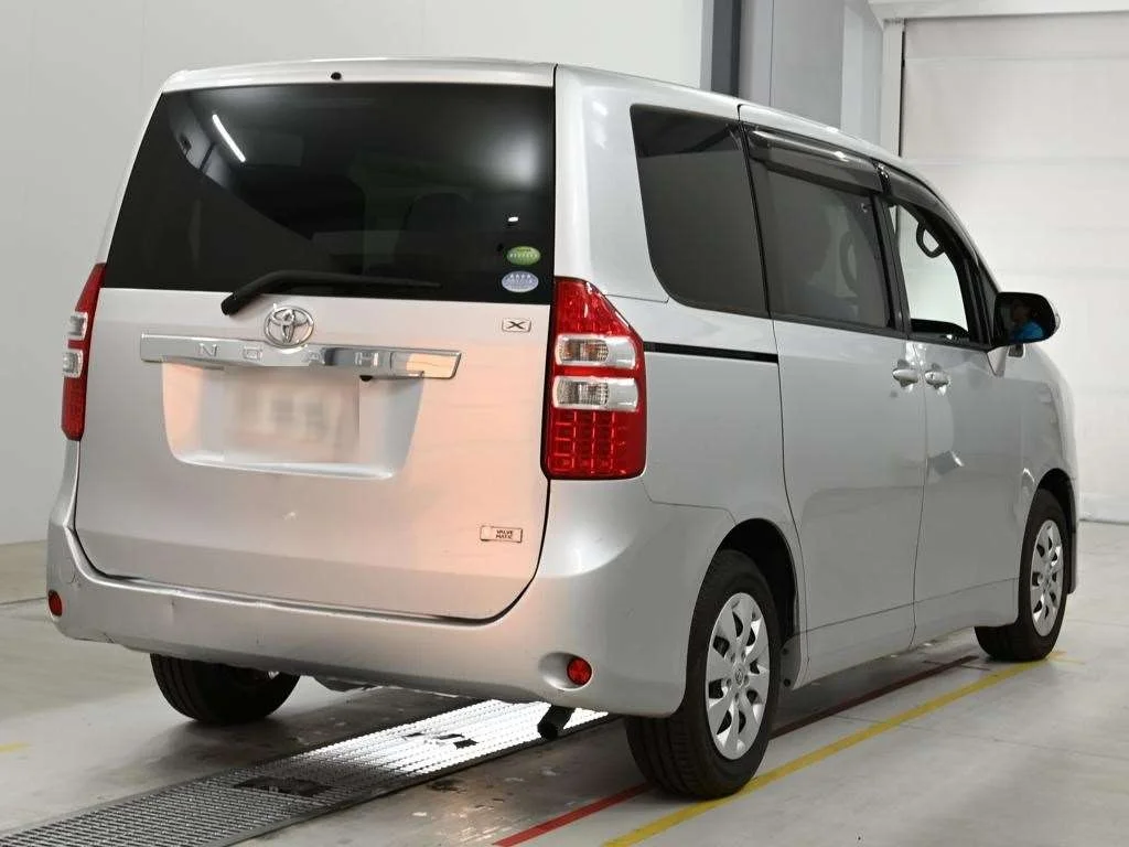 Toyota Noah X, миниатюра 2