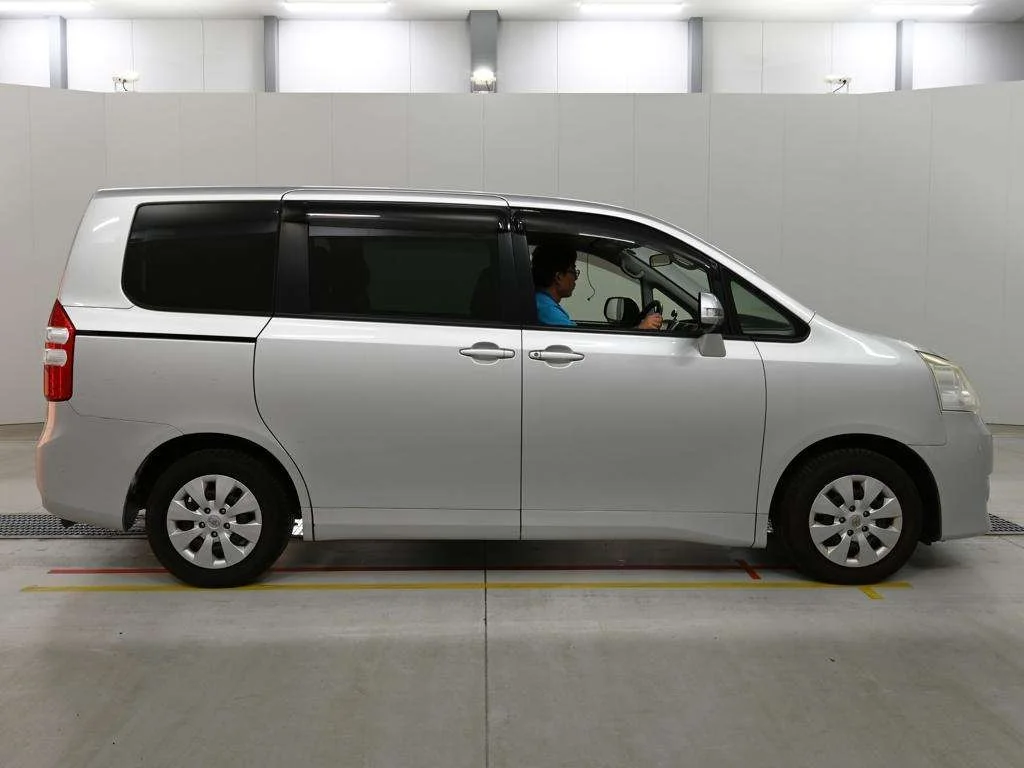 Toyota Noah X, миниатюра 3