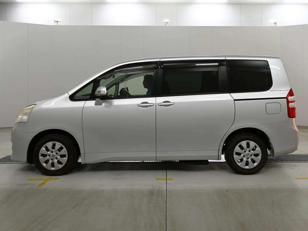 Toyota Noah X, миниатюра 4