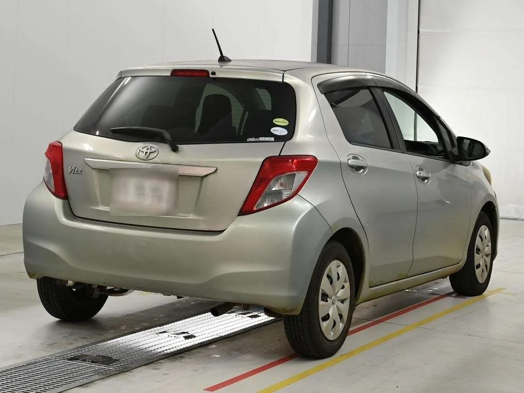 Toyota Vitz F, миниатюра 2