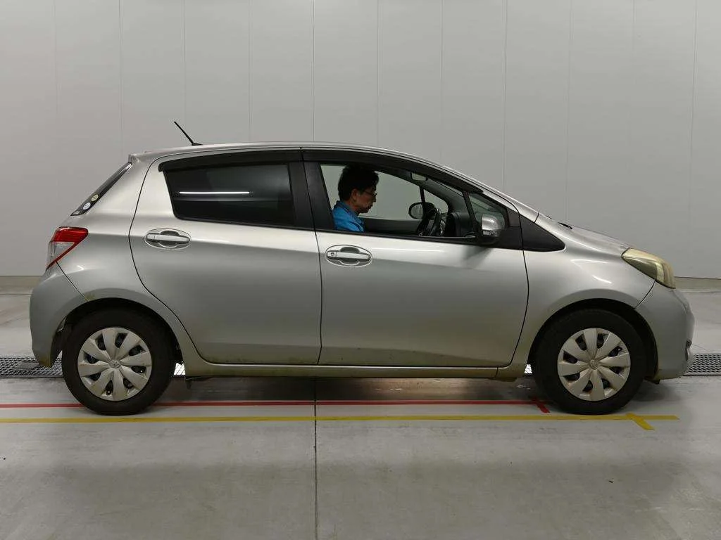 Toyota Vitz F, миниатюра 3