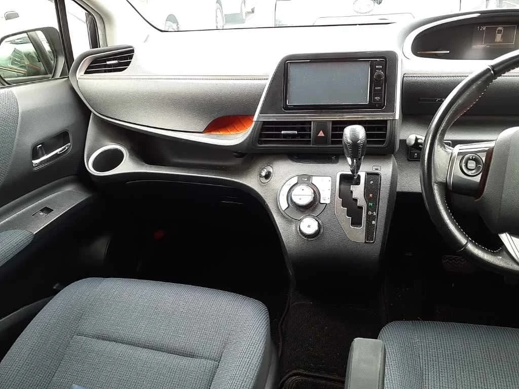 Toyota Sienta G, миниатюра 9