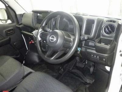 NISSAN CLIPPER VAN