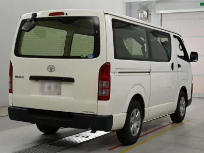 TOYOTA HIACE VAN