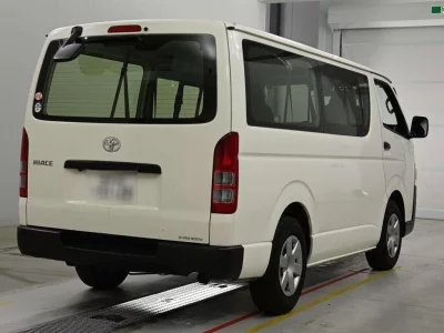 TOYOTA HIACE VAN