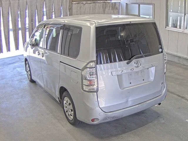 Toyota Voxy X L Edition, миниатюра 2