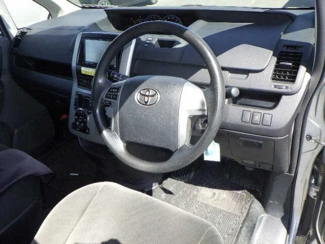 Toyota Voxy X L Edition, миниатюра 3