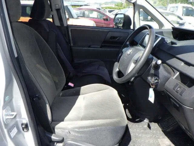 Toyota Voxy X L Edition, миниатюра 6