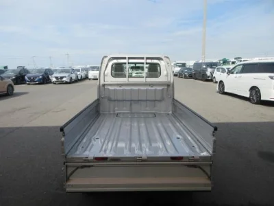 NISSAN CLIPPER TRUCK