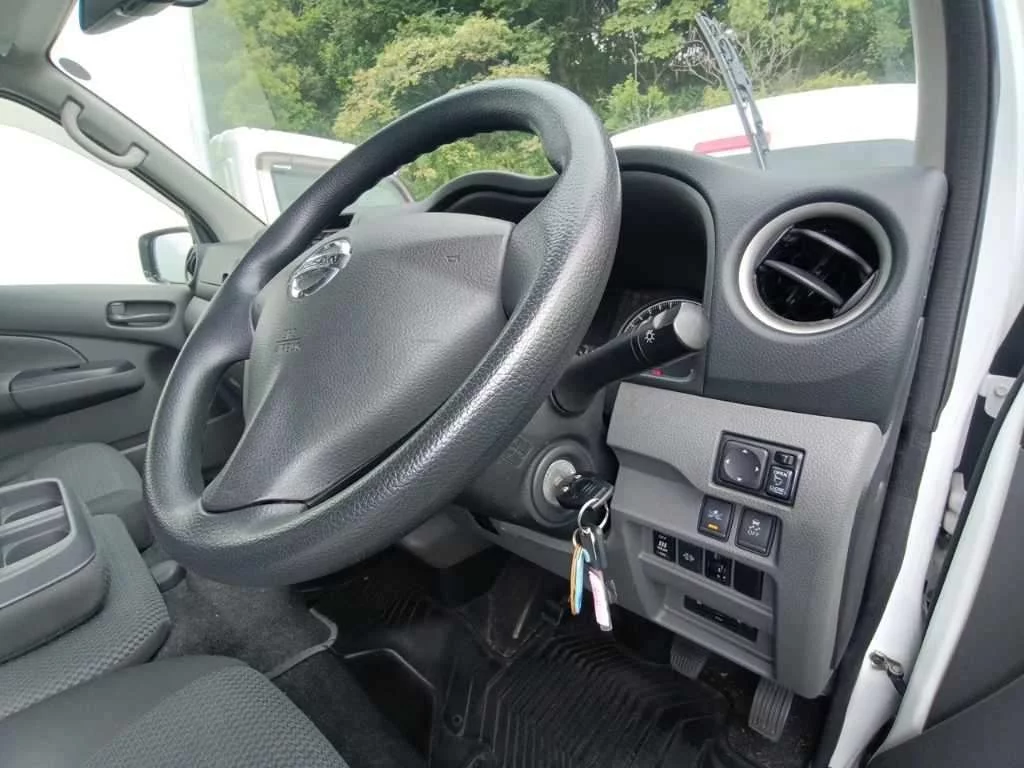 Nissan NV350 Caravan DX, миниатюра 9
