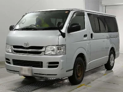 TOYOTA HIACE VAN