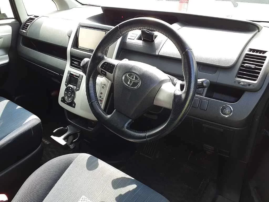 Toyota Voxy ZS Kirameki 4WD, миниатюра 8