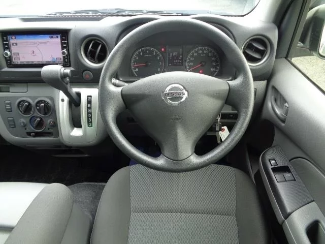 Nissan NV350 Caravan .... EXCLUSIVE USE CAR, миниатюра 3