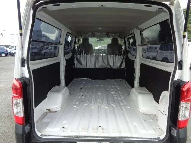 Nissan NV350 Caravan DX/3 NUMBER OF SEATS, миниатюра 3