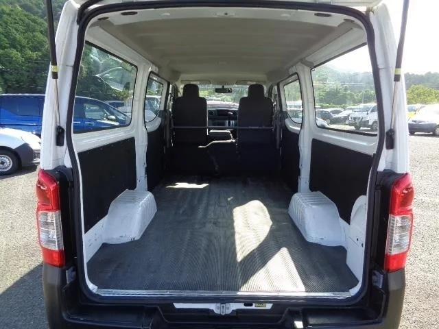 Nissan NV350 Caravan DX/3 NUMBER OF SEATS, миниатюра 3
