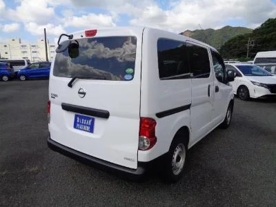 NISSAN NV200