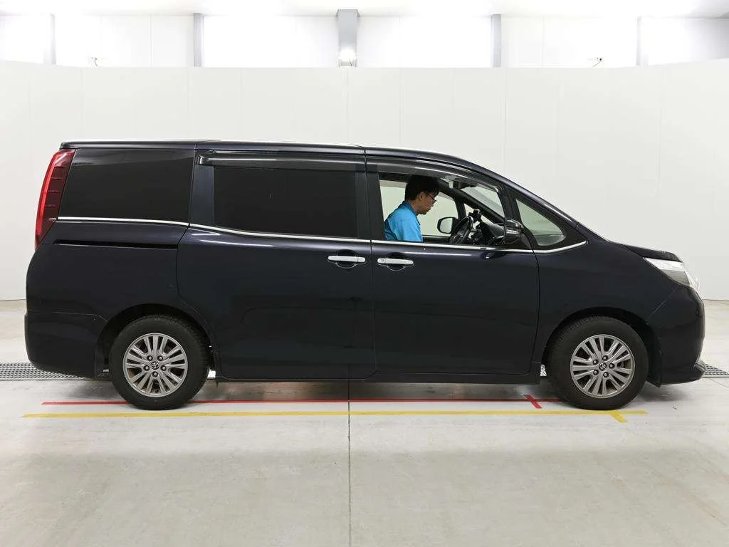 Toyota Esquire Gi, миниатюра 3