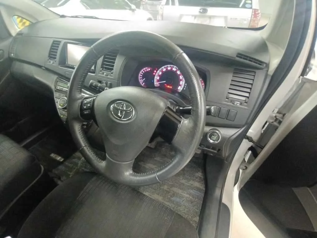 Toyota Isis PLATANA V SELECTION, миниатюра 5