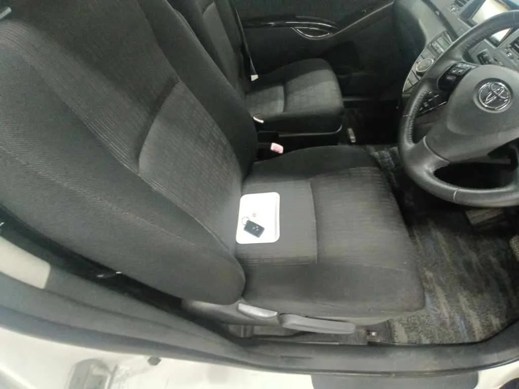 Toyota Isis PLATANA V SELECTION, миниатюра 6