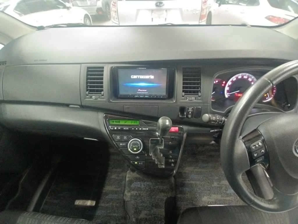 Toyota Isis PLATANA V SELECTION, миниатюра 7