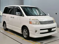 Цена авто Toyota Voxy с аукционов Японии, номер кузова AZR60G, пробег 134 000, оценка 7