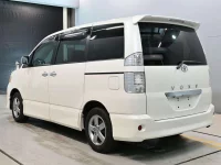 Цена авто Toyota Voxy с аукционов Японии, номер кузова AZR60G, пробег 134 000, оценка 7