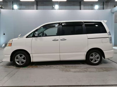 Статистика аукционов Toyota Voxy