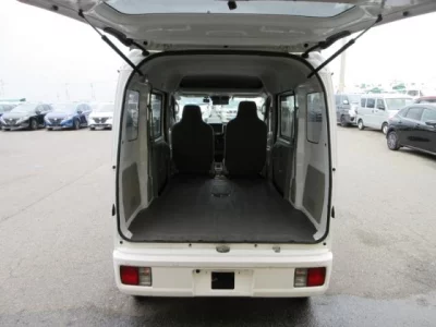 NISSAN CLIPPER VAN