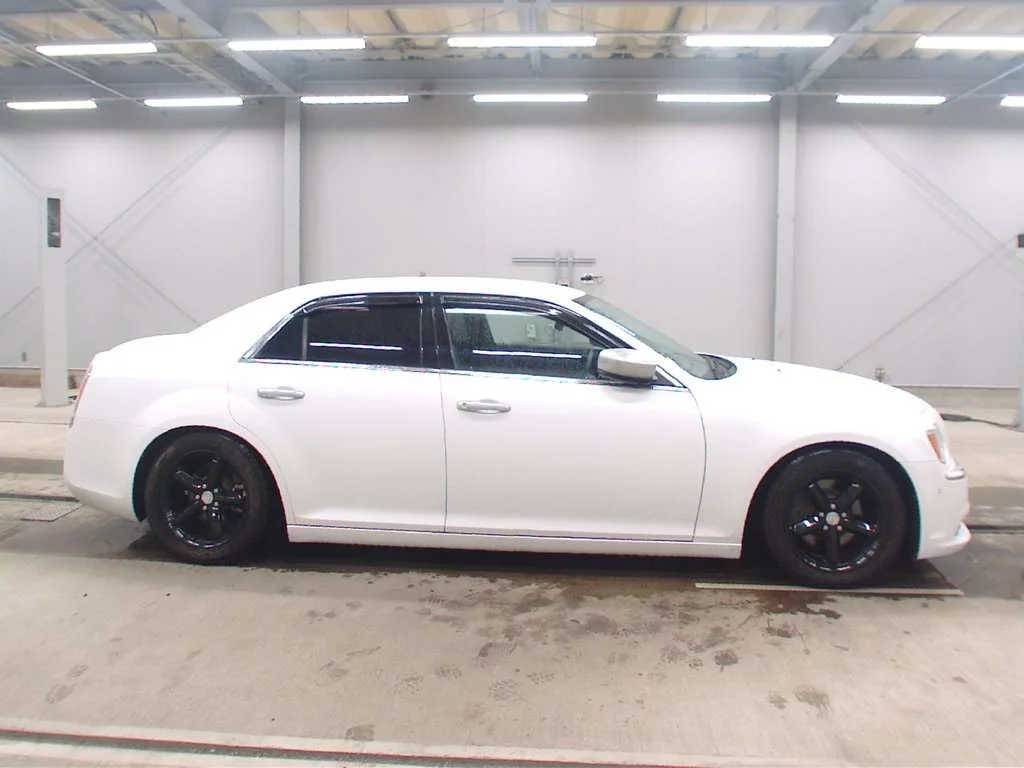 Chrysler 300C  с аукциона в Японии