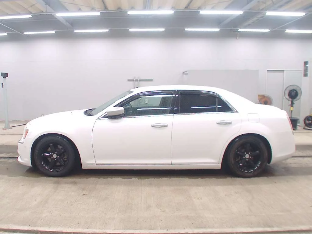 Chrysler 300C  с аукциона в Японии
