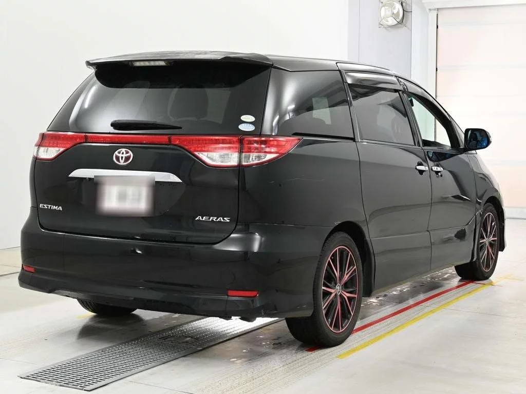 Toyota Estima 2011