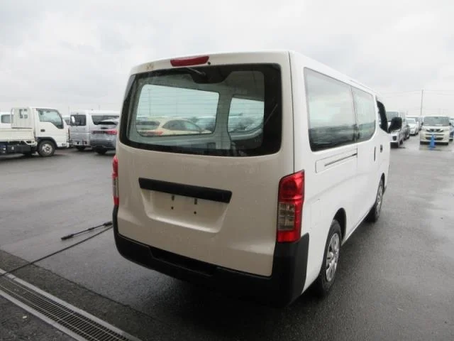Nissan NV350 Caravan DX 3 NUMBER OF SEATS, миниатюра 2
