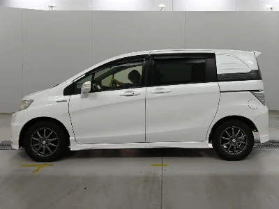 HONDA FREED SPIKE