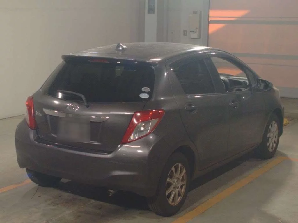 Toyota Vitz F, миниатюра 2