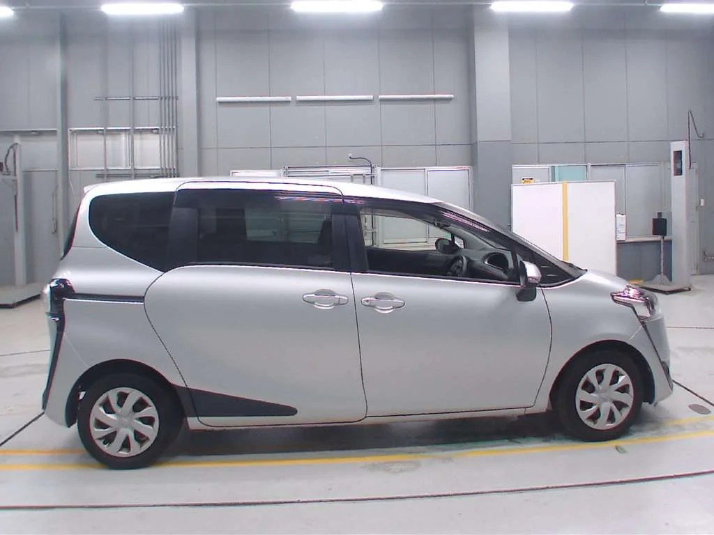 Toyota Sienta X, миниатюра 3