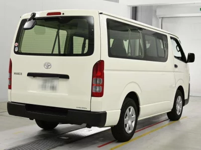 TOYOTA HIACE VAN