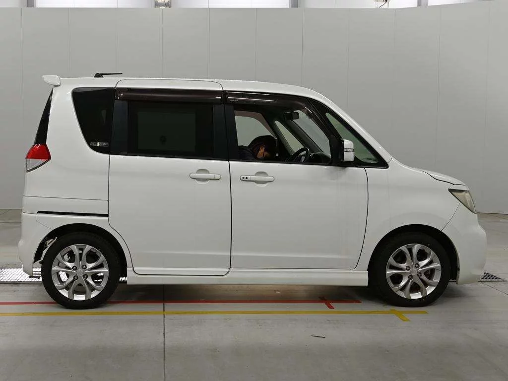 Suzuki Solio, миниатюра 3