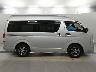 TOYOTA REGIUS VAN