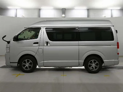 TOYOTA REGIUS VAN