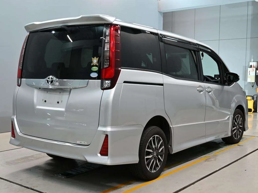 Toyota Noah Si 4WD, миниатюра 2