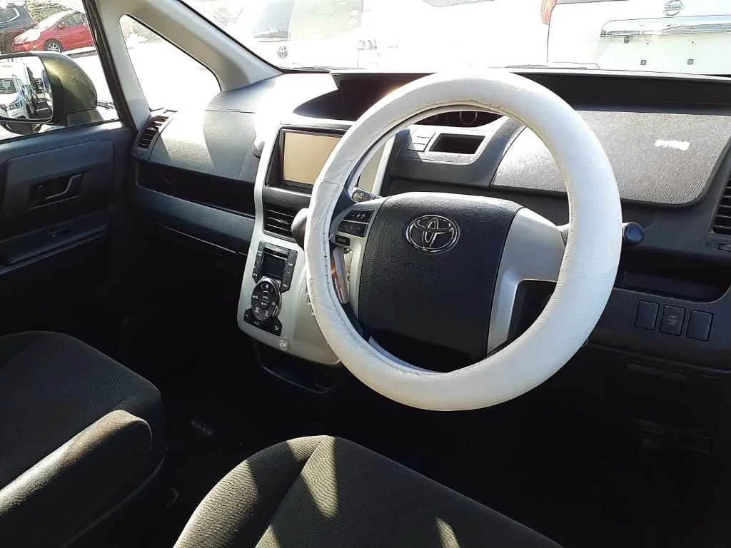 Toyota Voxy X L Edition, миниатюра 9
