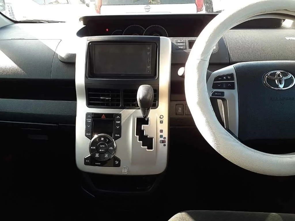 Toyota Voxy X L Edition, миниатюра 11