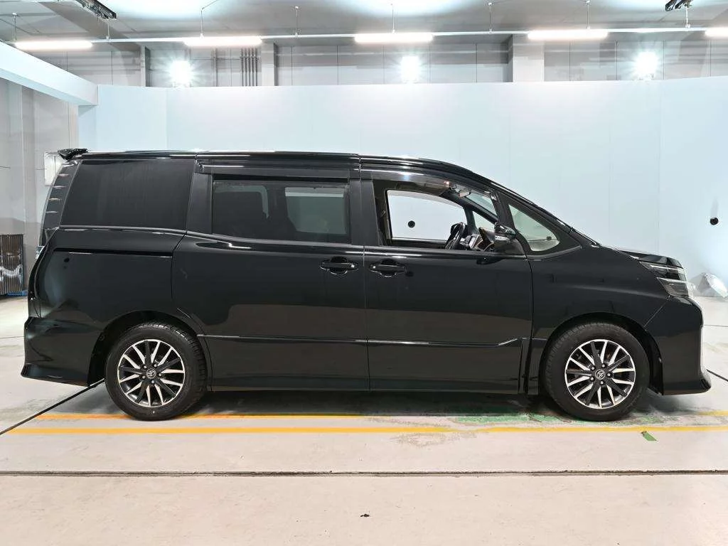 Toyota Voxy ZS, миниатюра 3