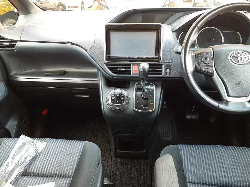 Toyota Voxy ZS, миниатюра 10